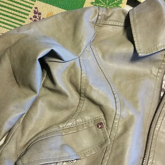 Gray jacket - Picture 3 of 8